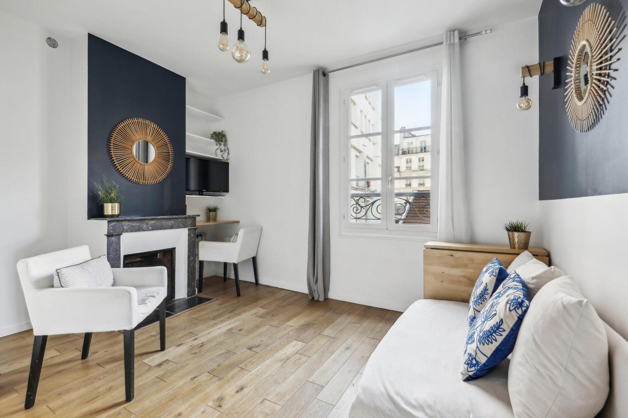 Charming Floor Near Montmartre Apartment