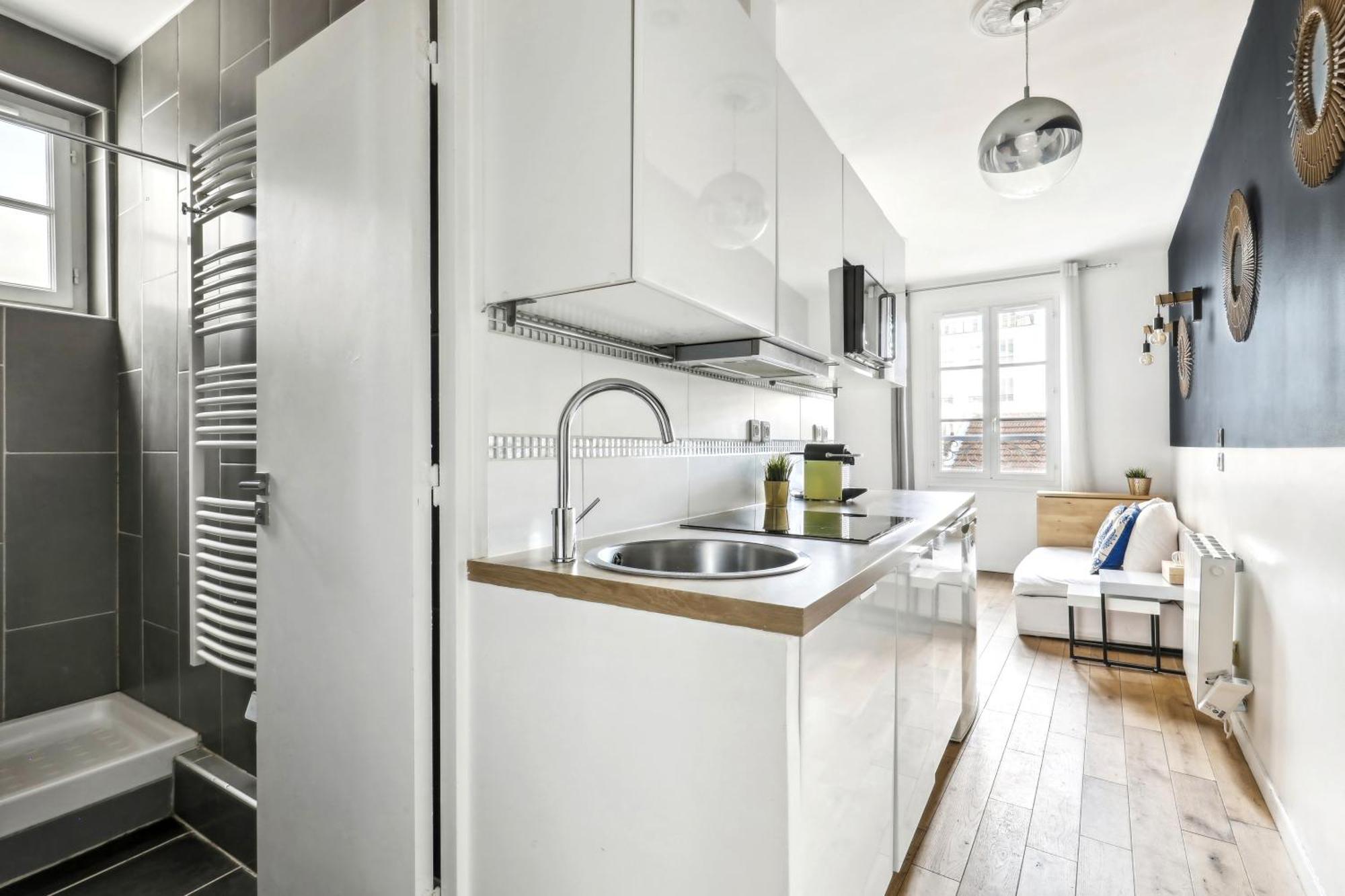 Charming Floor Near Montmartre Apartment