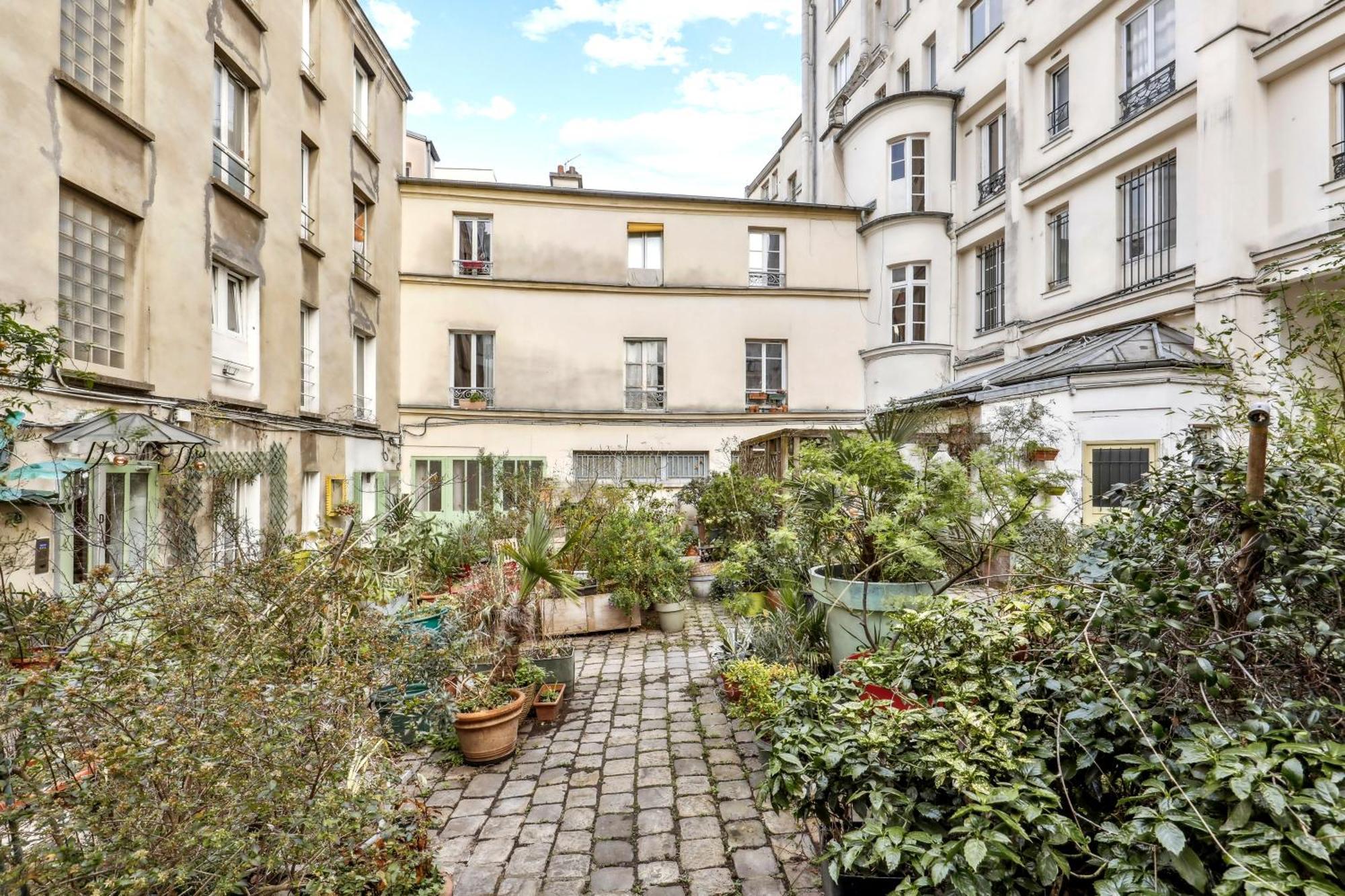 Apartment Charming Floor Near Montmartre